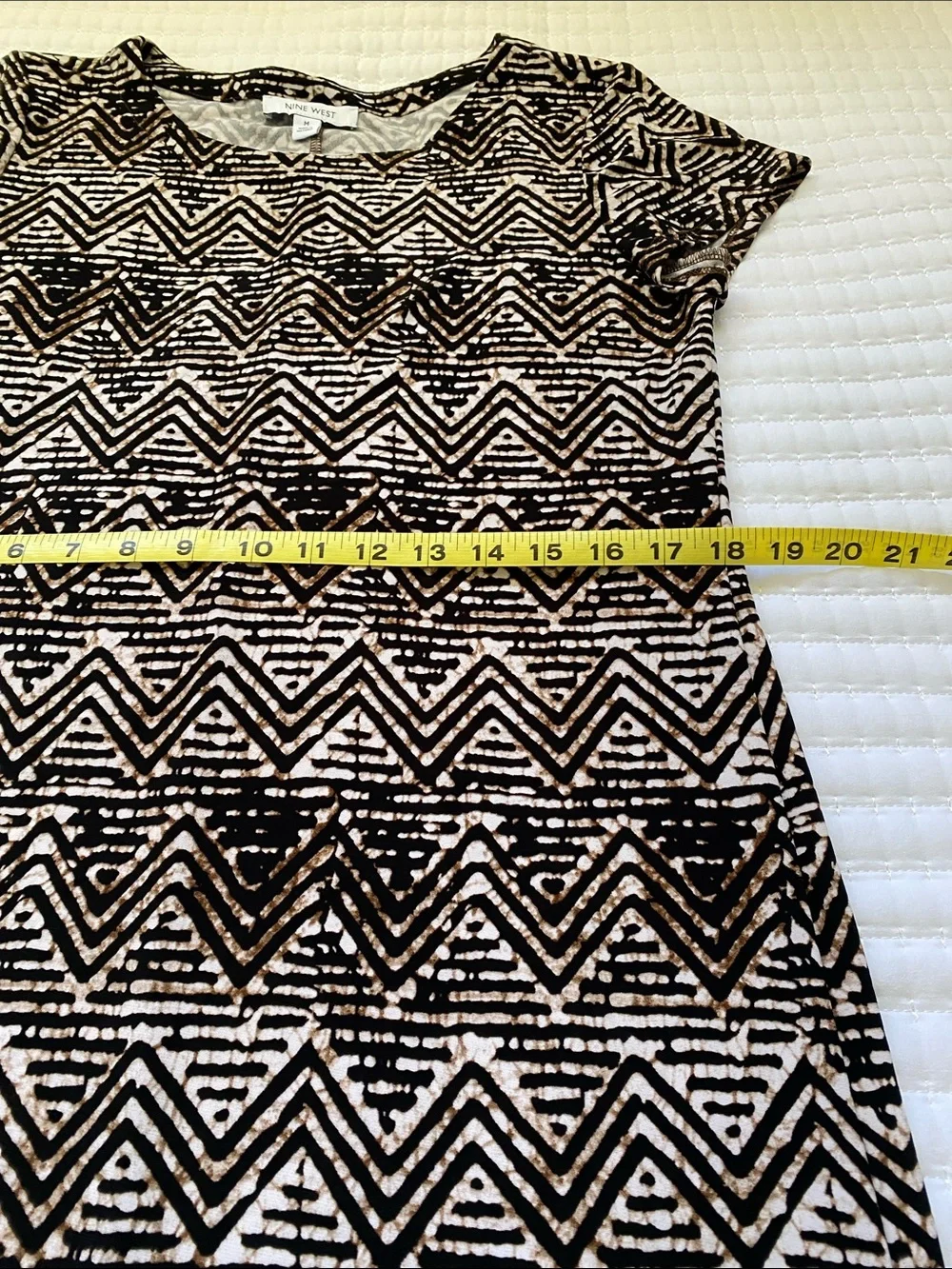 Nine West Black Brown and Cream Colored Zig Zag T-Shirt Style Dress Size Medium